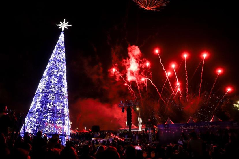 Más de cien mil celebraron encendido de árbol en San Andrés Cholula