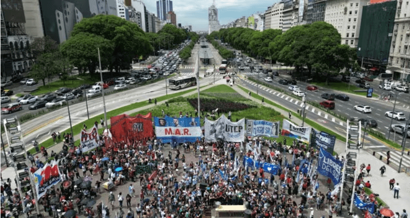 Milei, triste Argentina y el fracasado mito de la medicina neoliberal ante el dictador histriónico