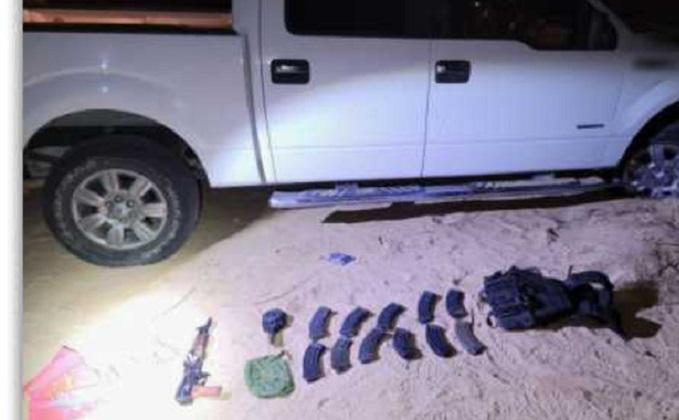 Tras persecuciones, abandonan armas y camionetas en Sonora