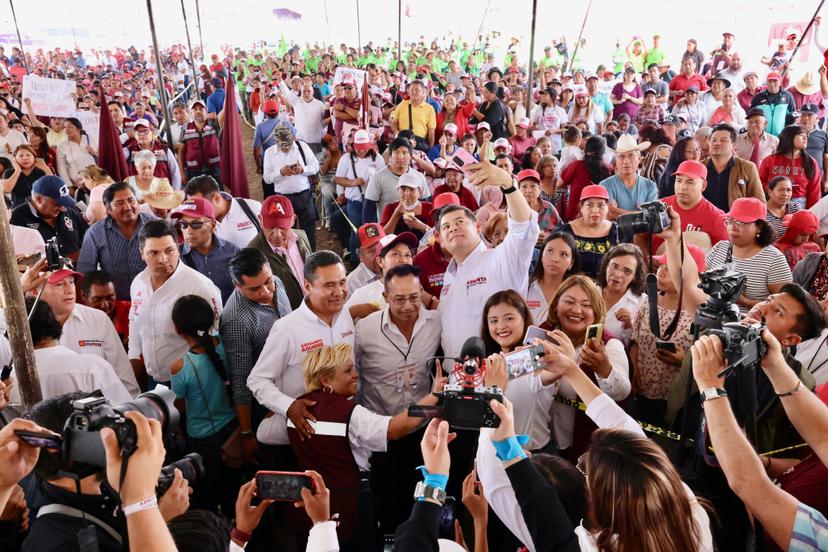 Apoyo a los estudiantes y obra participativa para habitantes de Coronango: Armenta