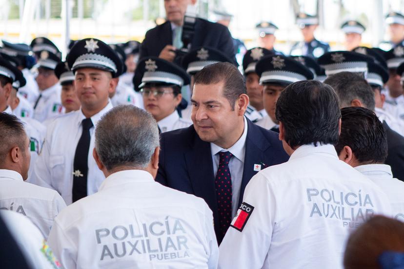 Armenta anuncia incremento de 15% a policías auxiliares