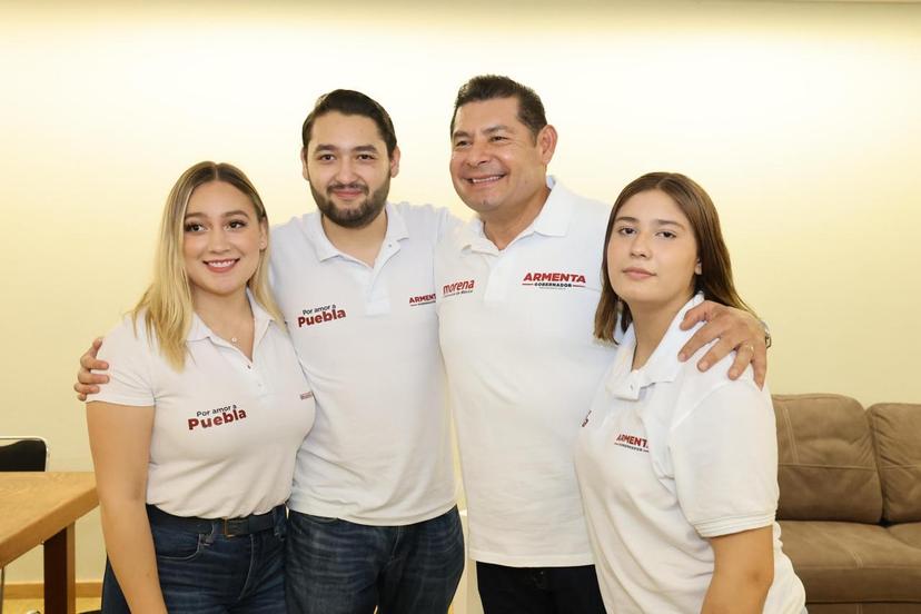 Alejandro Armenta felicita a los padres en su día