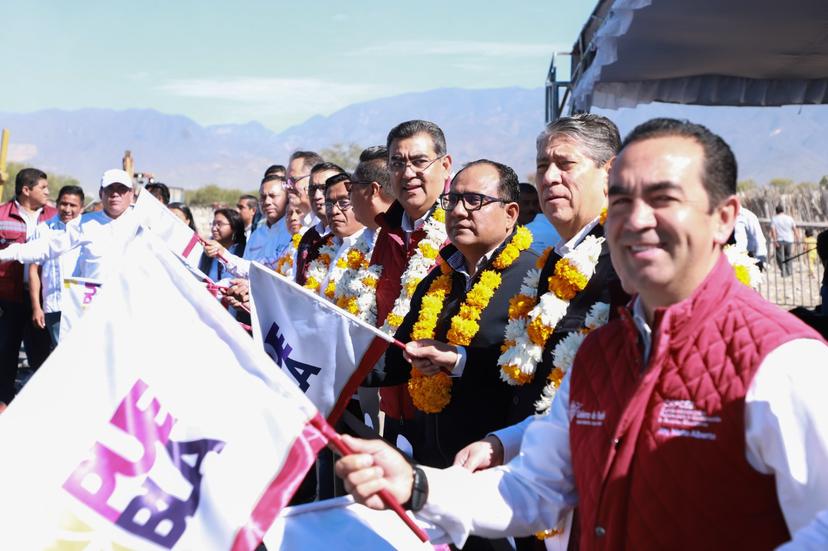 Céspedes inicia rehabilitación del entronque carretero San Gabriel Chilac