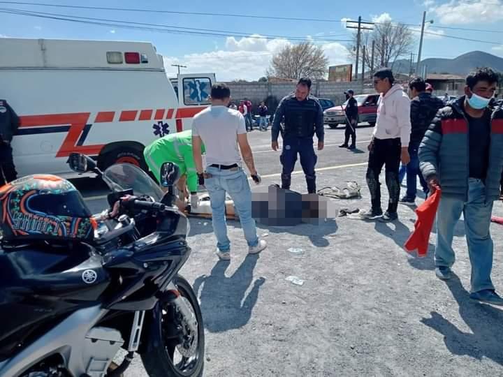 Torton arrolla a grupo de motociclistas en Tepeyahualco 