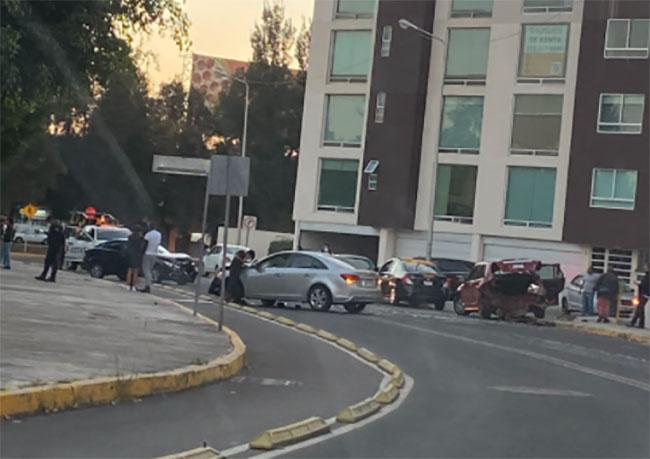 Registran fuerte choque frente al parque del Arte en Puebla