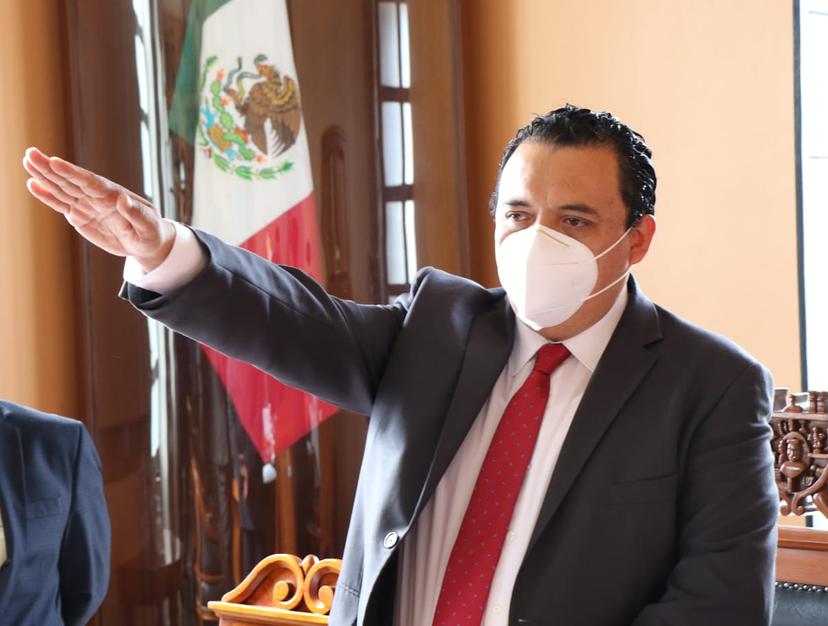 Caballero López rinde protesta como alcalde suplente de Tehuacán