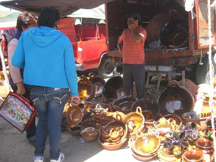 Lamentan artesanos de Texmelucan falta de apoyos para exponer sus productos