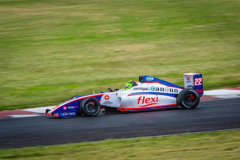 Arturo Flores, volvió al podio de la F4 NACAM Championship