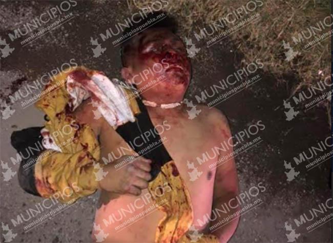 Por asaltar microbús y balear a chofer vecinos golpean a ladrón en Puebla