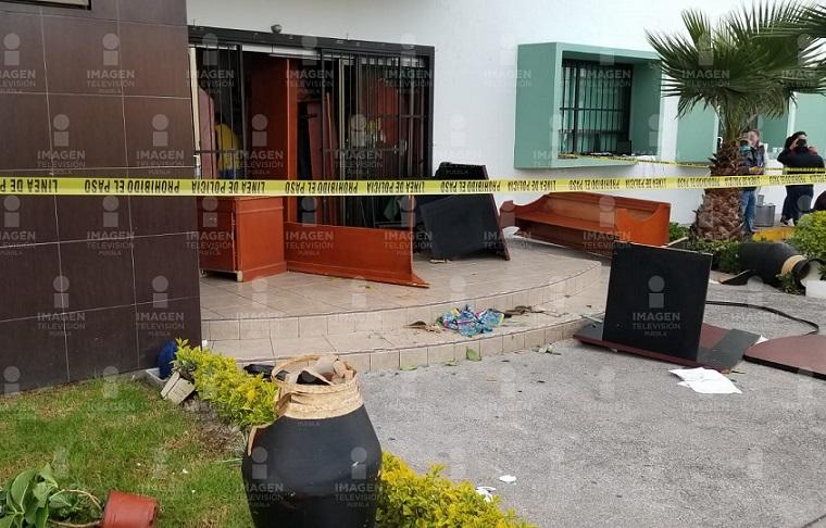 Asaltan y causan destrozos en sindicato del ayuntamiento poblano