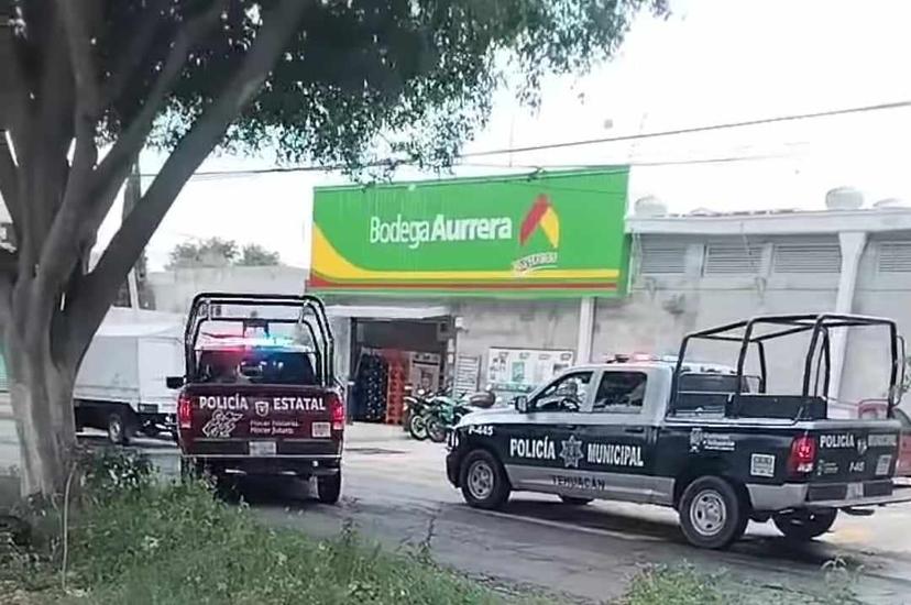 Asaltan bodega Aurrera Express en Tehuacán y los atrapan