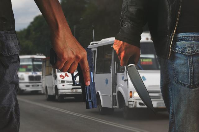 Disparan a guardia de seguridad por resistirse a ser asaltado en el transporte público