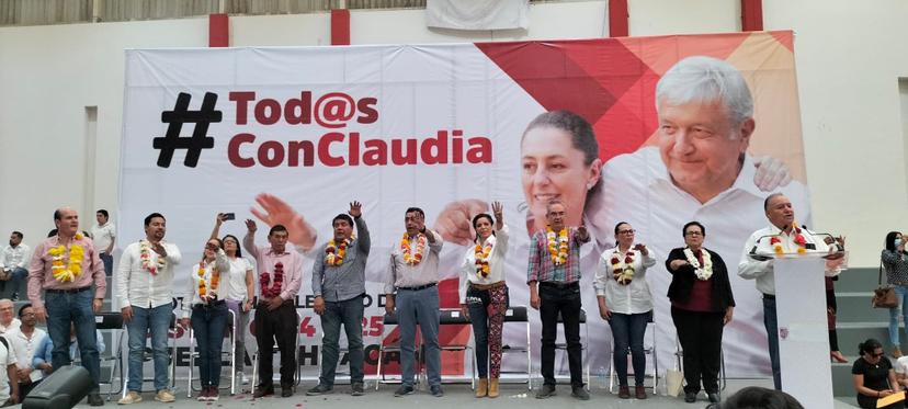 Toman protesta a colectivo en apoyo a Sheinbaum en Tehuacán