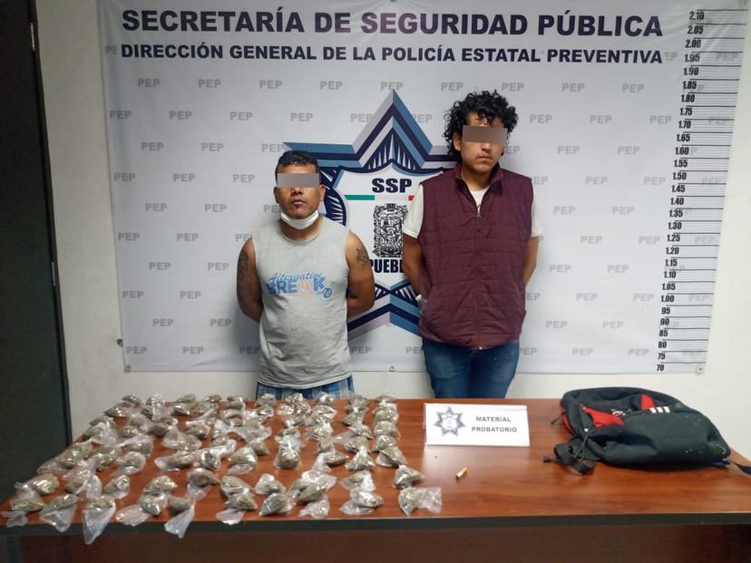 Caen dos narcomenudistas con 80 dosis de marihuana en Bosques de Manzanilla