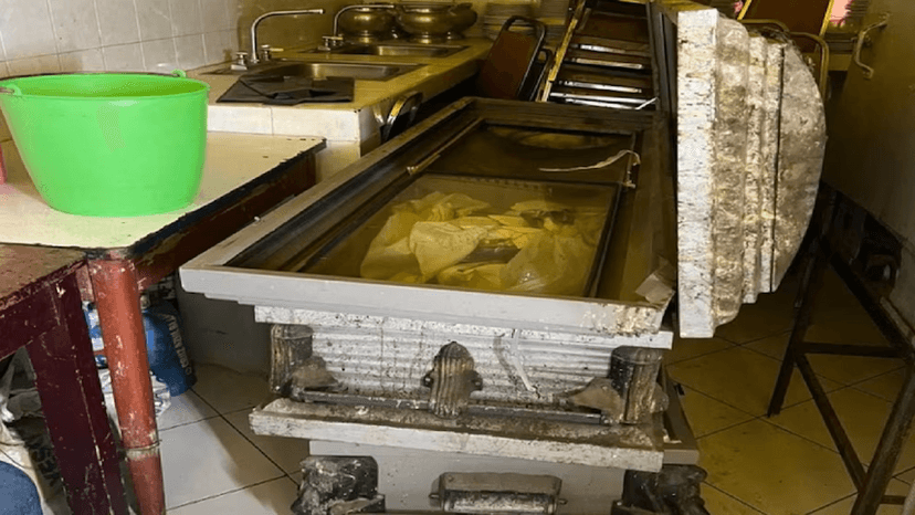 Desalojan fiesta clandestina, utilizaron ataúdes como hieleras