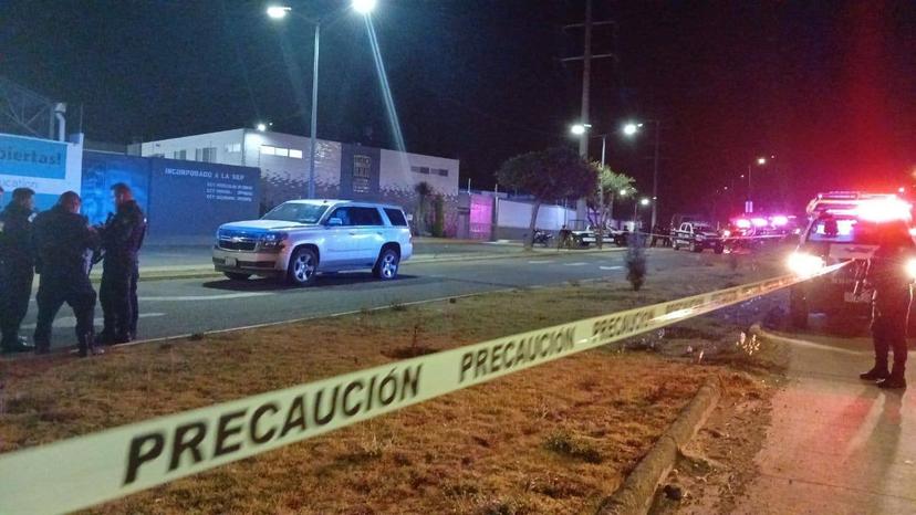 Balean camioneta donde viajaba la directora del penal de Puebla