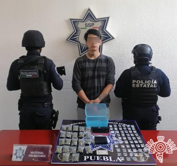 Detiene a integrante de Angelinos 13 con 80 dosis de droga en Atlixco