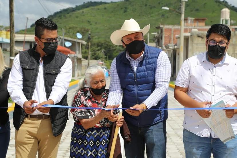 Guillermo Velázquez ha inaugurado 400 obras