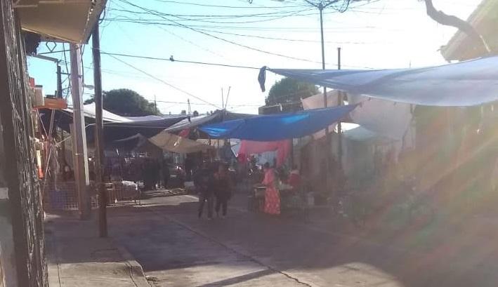 Regresan tianguistas a las calles de Atlixco en pico de la contingencia