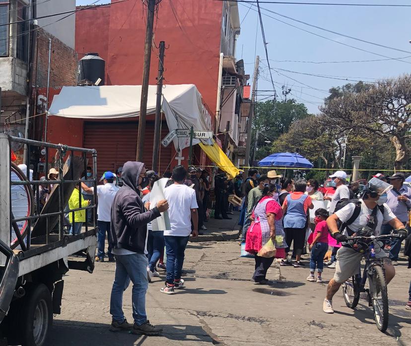 A punto de llegar a los golpes por operativo contra tianguistas de Atlixco