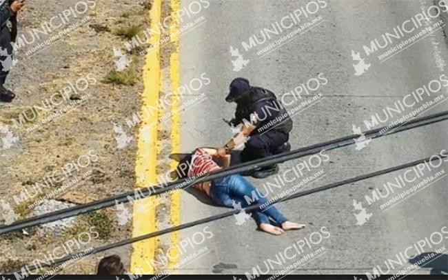 Patrulla embiste a mujeres sobre carril de Ruta en San Andrés Cholula