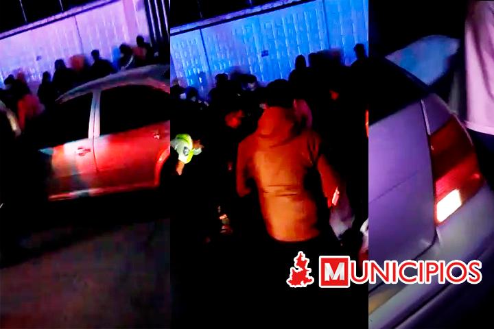 VIDEO Conductor arrolla a mujer que empujaba a otra en silla de ruedas en Puebla