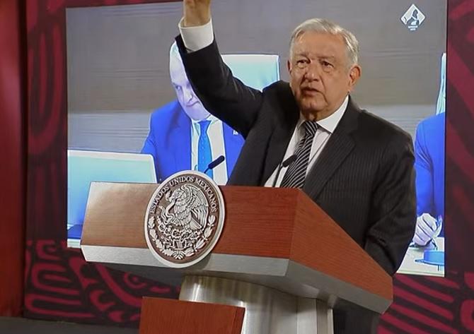 Anuncia AMLO aumento salarial de 10% en promedio a maestros