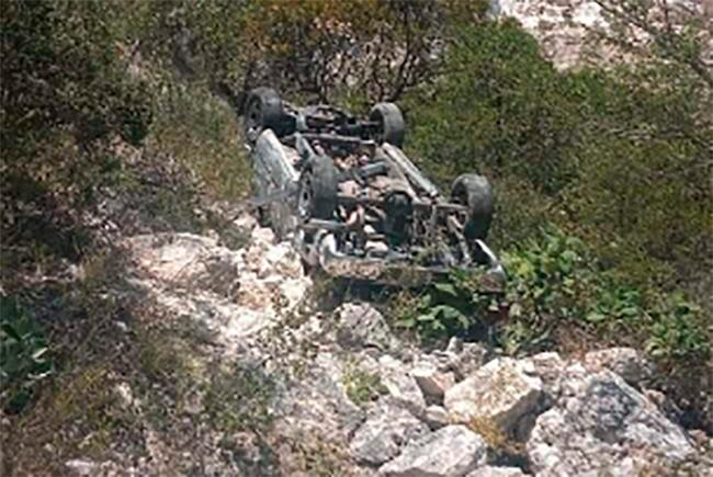 Tras persecución sujeto cae a fondo de barranca en Huatlatlauca