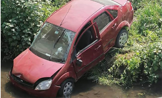 Por ir hablando en el celular se distrajo y cae en barranca de Atlixco