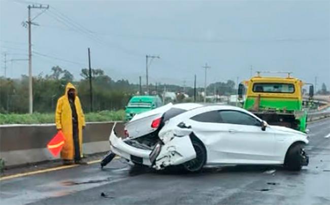 Conductor destroza su Mercedes Benz en la federal Atlixco-Puebla