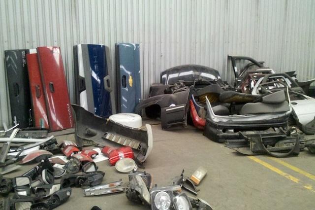 En Texmelucan confiscan inmueble con auto robado y autopartes