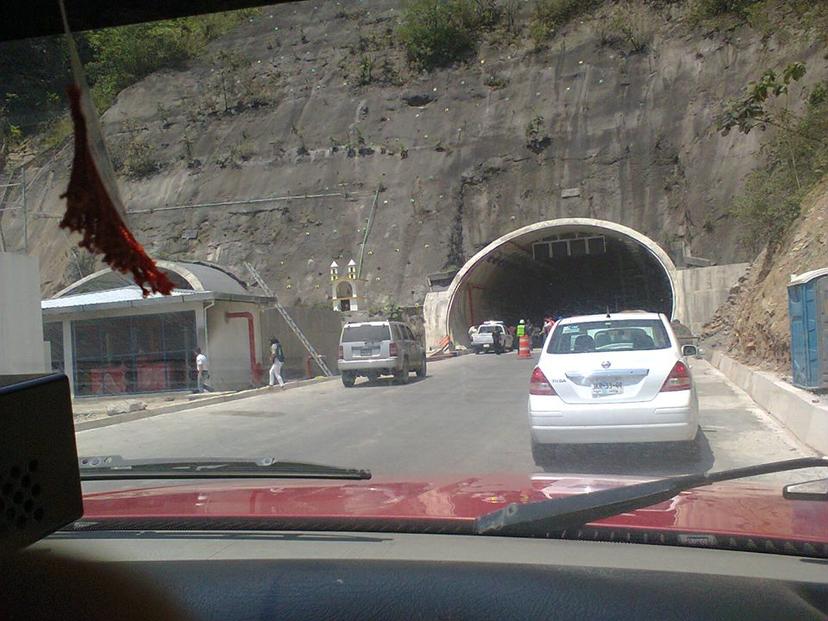 Lluvias cobran dos vidas en carreteras de la Sierra Norte