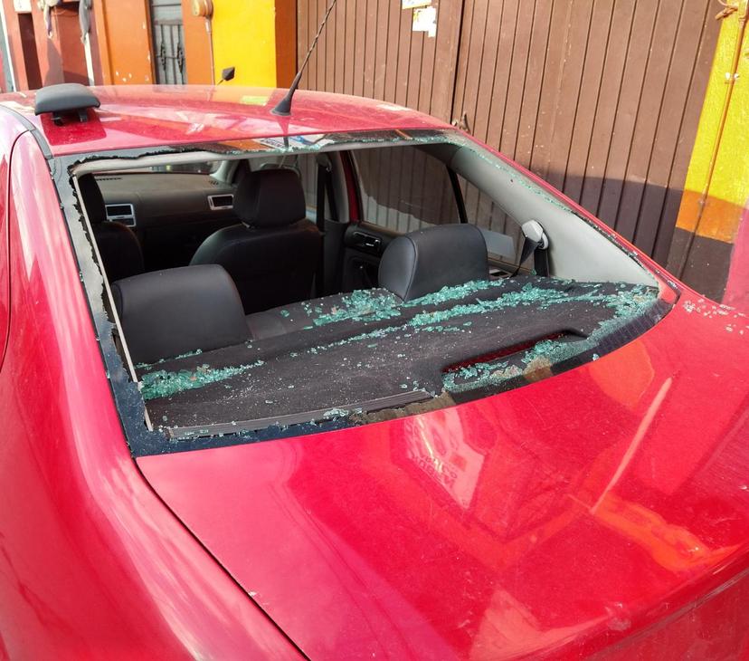 En Tlalancaleca vandalizan auto de la candidata del PRI-PSI