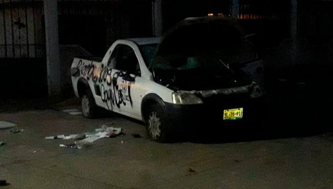 Vandalizan autos y retiene a personal municipal en Coyula