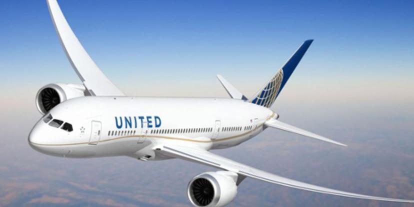 Pierde motor avión de United Airlines, aterriza de emergencia en Nueva Orleans