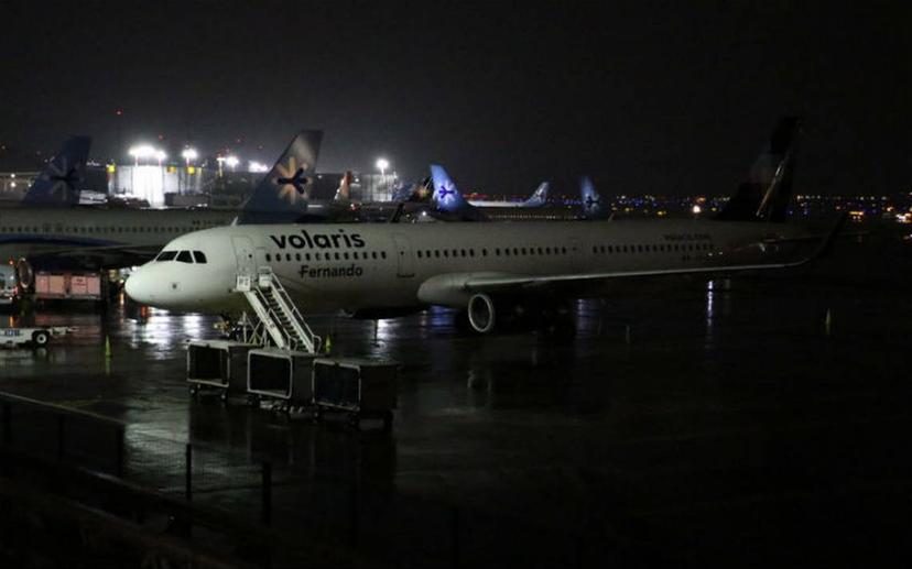 Evitan colisión de aviones en el AICM