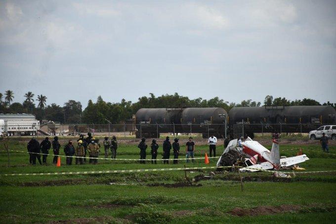 VIDEO Captan el momento en que se desploma avioneta en Sinaloa