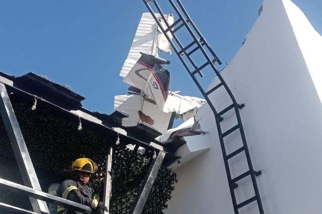 Avioneta se desploma en Nayarit y deja dos muertos