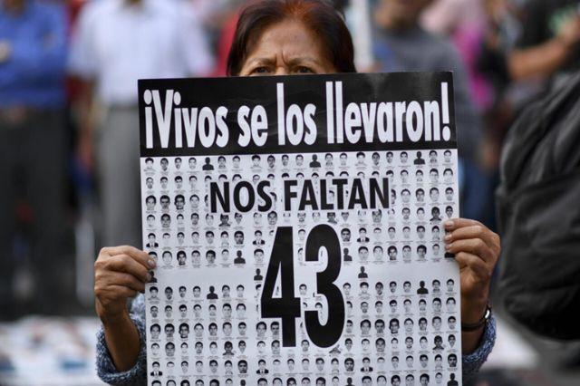 A 125 meses, estudiantes de Ayotzinapa reclaman avances en la investigación