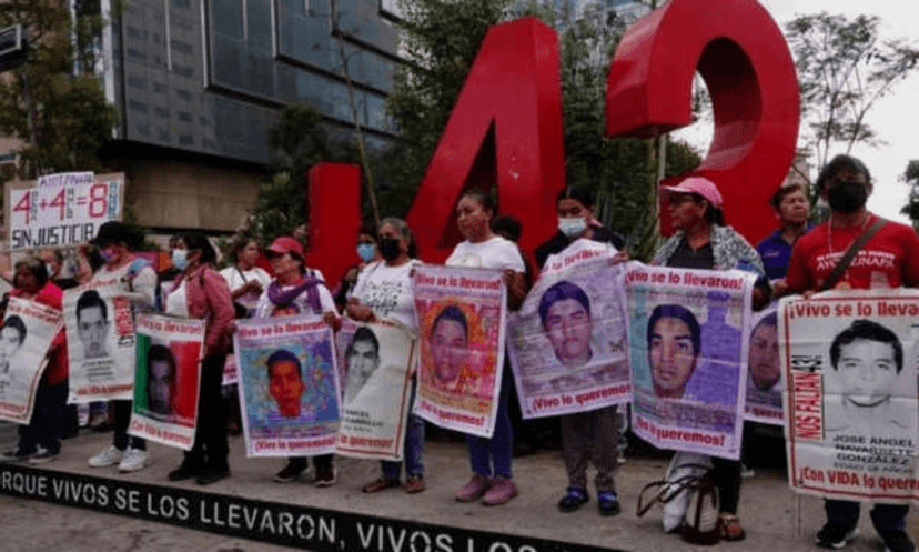 Abrirán archivos del caso Ayotzinapa a padres de las víctimas