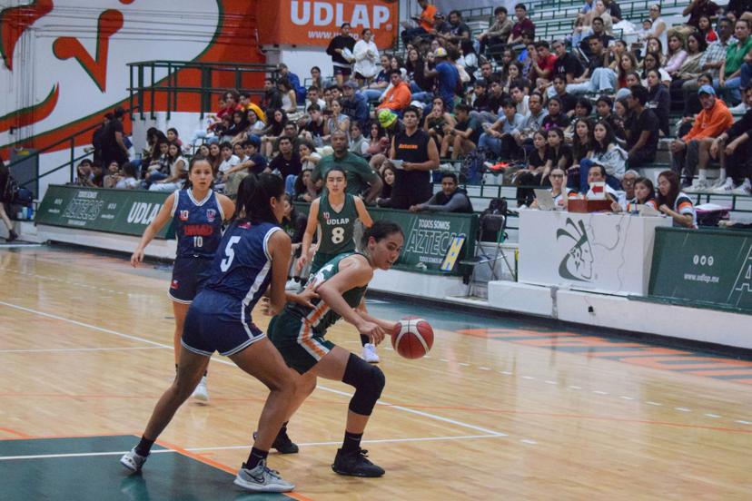 Los Aztecas UDLAP estrenan el 2024 con un juego de baloncesto femenil