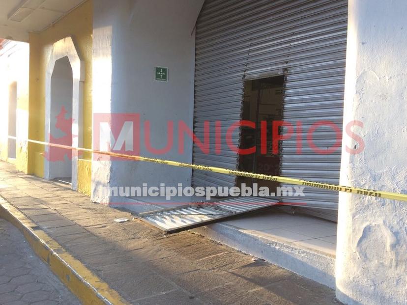 Reportan robo a Elektra y Banco Azteca de Serdán