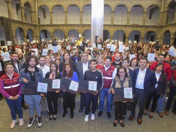 Céspedes entrega 400 acciones del Subprograma Capacitación para el Empleo