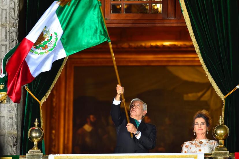 VIDEO Sin público, AMLO da el Grito desde Palacio Nacional 