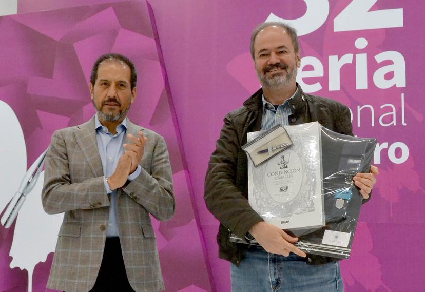 Presenta Juan Villoro El Vértigo Horizontal en la Fenali 2019