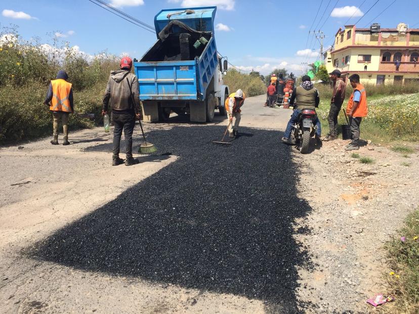 Ejecuta Infraestructura bacheo en la carretera El Verde-Texmelucan