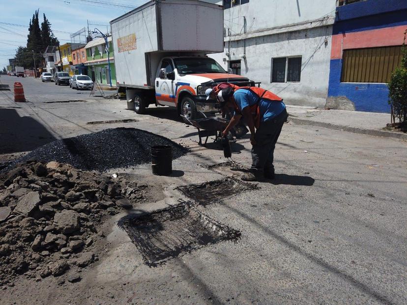 Eduardo Rivera se coordinará con Barbosa para pavimentación de calles en Puebla