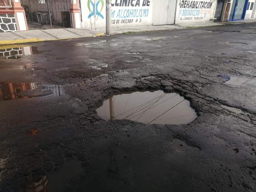 Baches, dolor de cabeza de automovilistas en Texmelucan