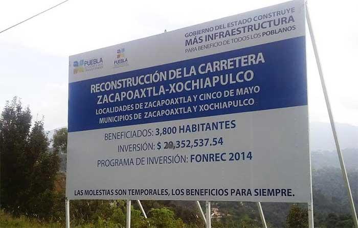 Brotan baches en carretera de Zacapoaxtla recién rehabilitada