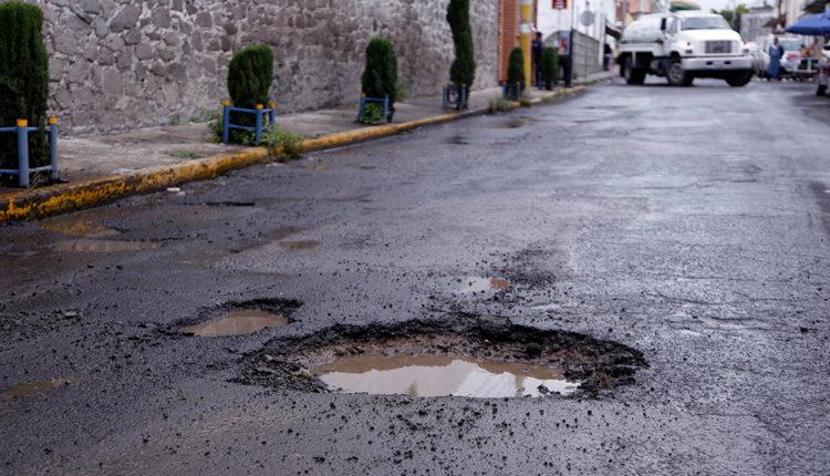 Taparán los baches que alcance con 4 mdp 